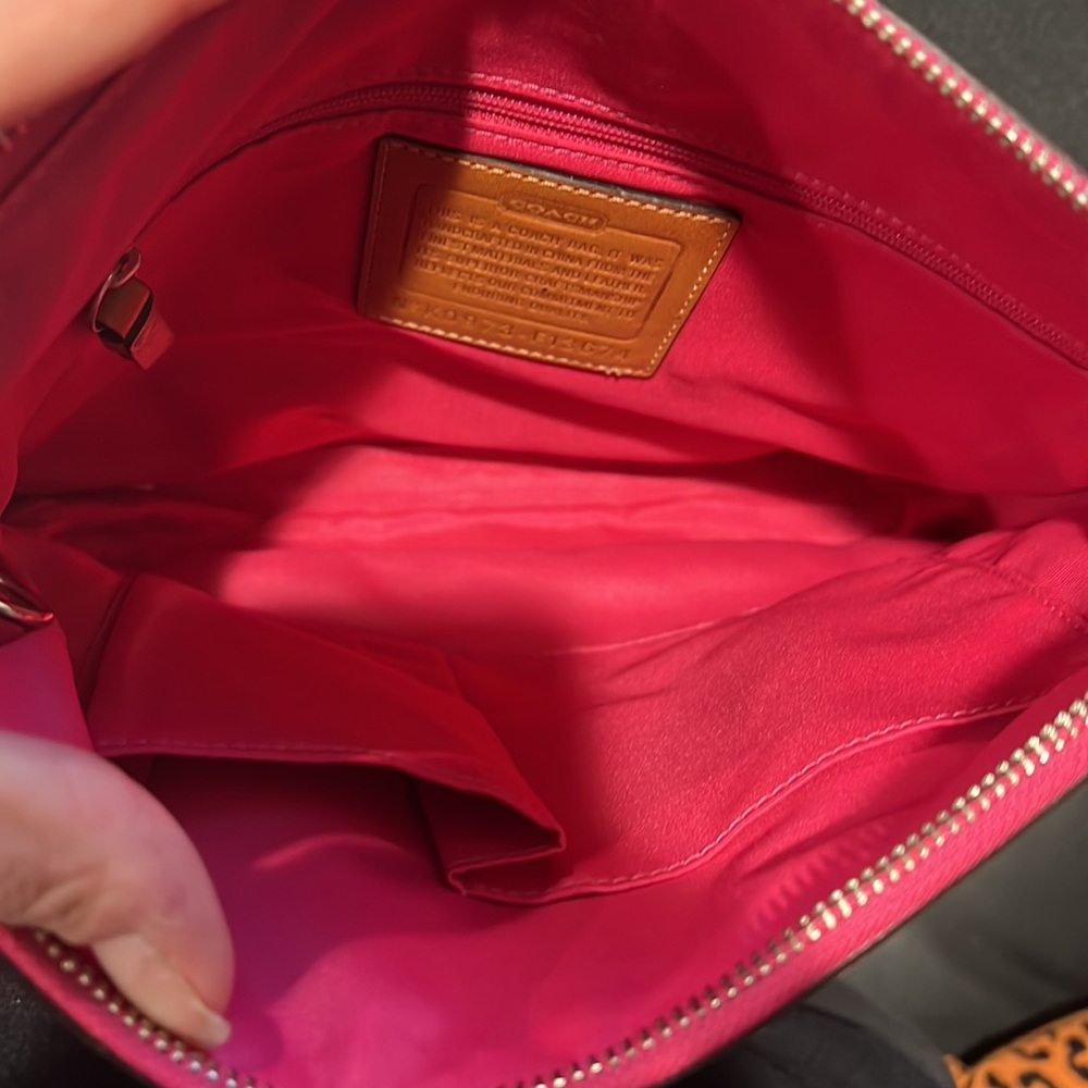 Converting Coach bag - Picture 5 of 5
